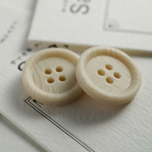 SAMA 絮语 表面纹路细腻半哑光内倒边简约风法式毛衫外套纽扣