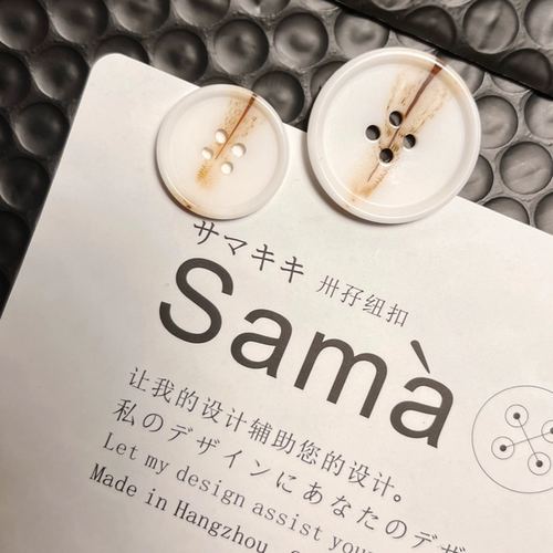 卅孖 琼鸟红鸳白色陶瓷面光滑乳白色 衬衫大衣四眼纽扣