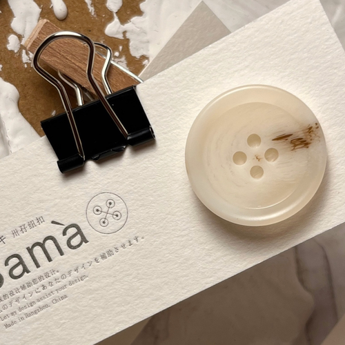 卅孖纽扣 琢素玉 简约温润柔美大衣外套四眼纽扣