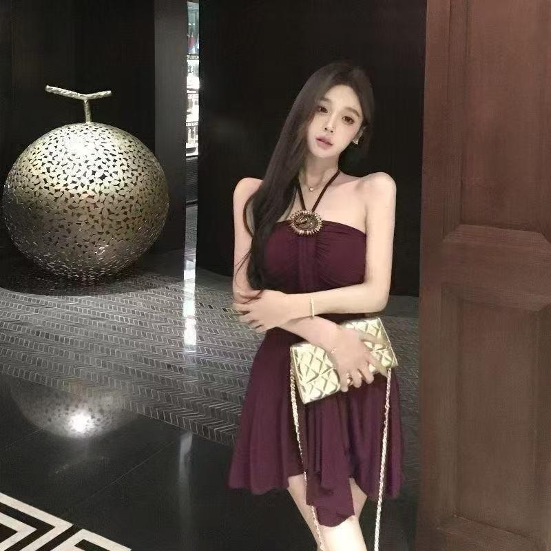 紫色重工挂脖吊带抹胸连衣裙女夏季法式名媛气质褶皱收腰显瘦裙子