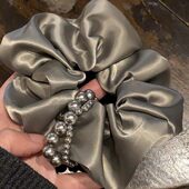 银灰色缎面珍珠大肠发圈女高级感扎头发绳轻奢高弹力头绳发饰