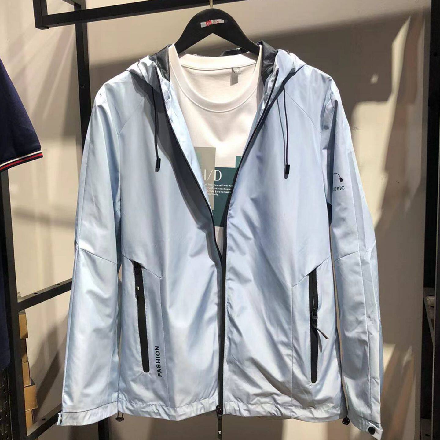 男装品牌(海家)秋季薄款男士连帽夹克男款休闲上衣天蓝冲锋衣外套