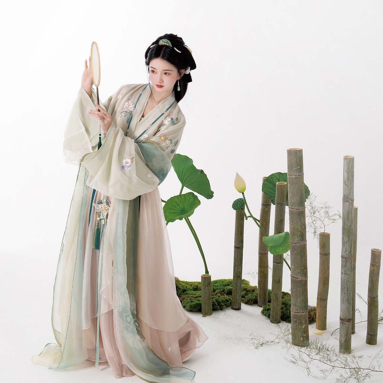 春和宋制仕女图夏末初秋天丝绣花