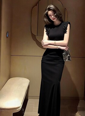 夏季法式白领裙子巨好看高级感轻奢气场强大赫本风黑色无袖洋装