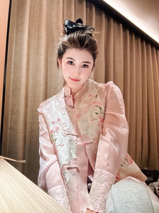 早春穿搭一整套新中式国风女装2024年高级感唐装衬衫配马甲两件套