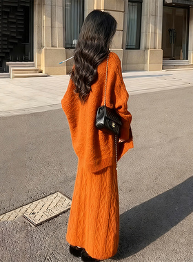 2025慵懒风氛围感针织套装女秋冬气质复古橙色毛衣半身裙两件套