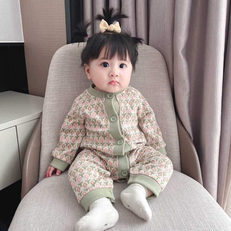 新生婴儿衣服秋春秋套装3女宝宝连体衣1外出抱衣超洋气秋装连体衣