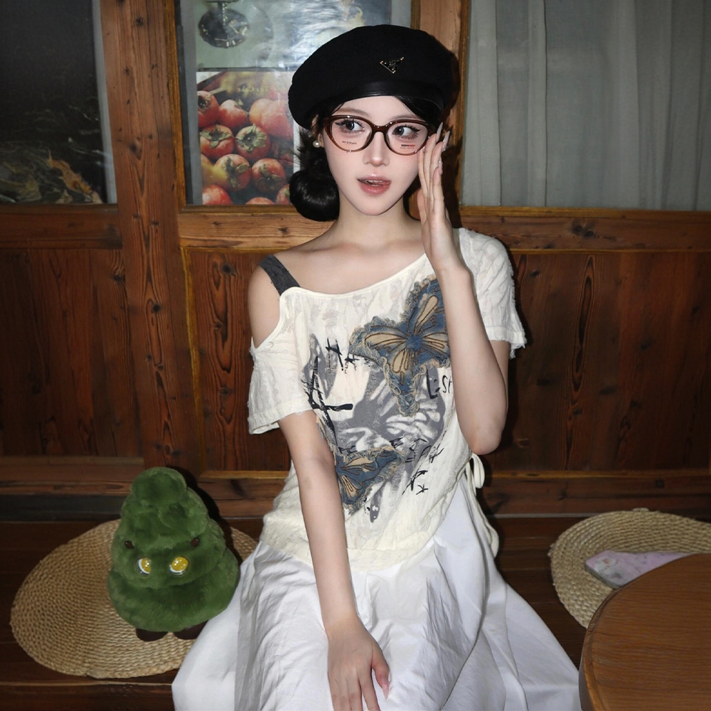 特大码胖mm美式重工蝴蝶刺绣短袖t恤女夏季chic甜辣穿搭露肩上衣