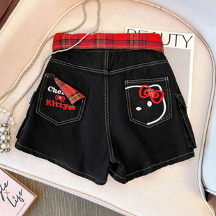 300斤大码女装黑色卡通kt猫刺绣牛仔短裤女胖mm格子拼接a字热裤子