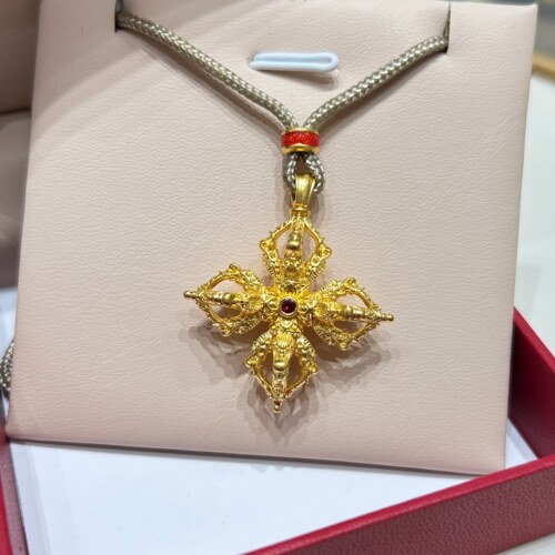 TSL谢瑞麟代购 足金999红宝石十字金刚杵黄金吊坠挂坠 专柜正品