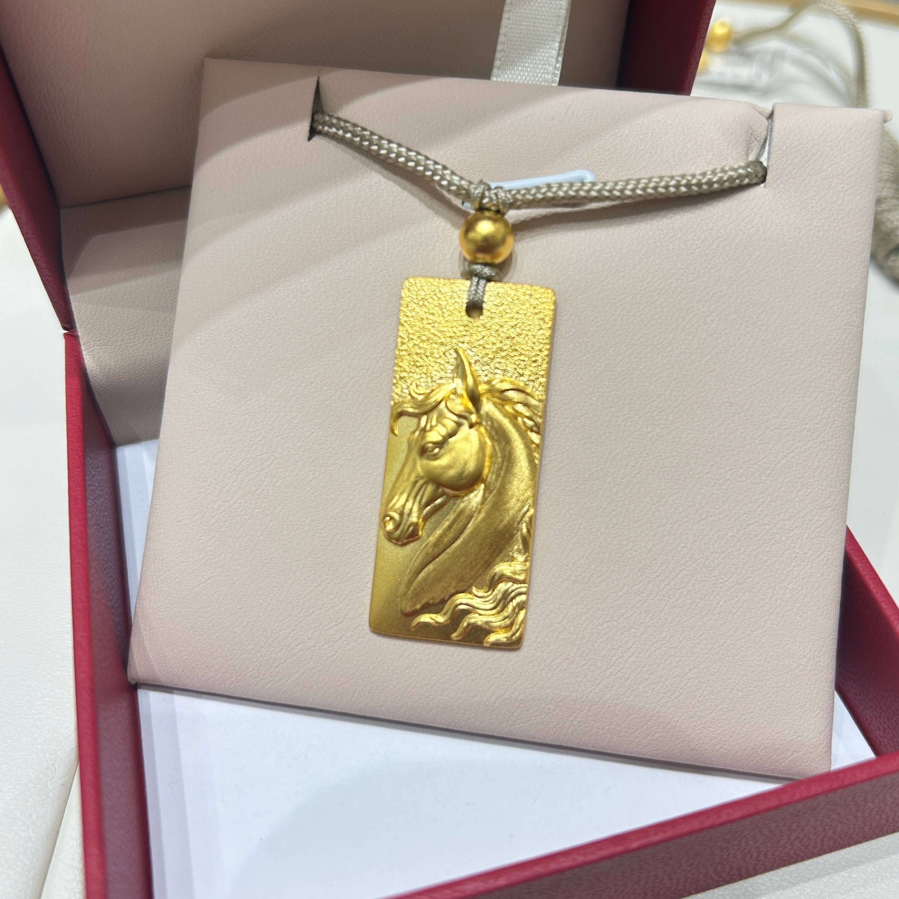 TSL谢瑞麟代购 足金999马年生肖马到成功黄金吊坠女 小版专柜正品