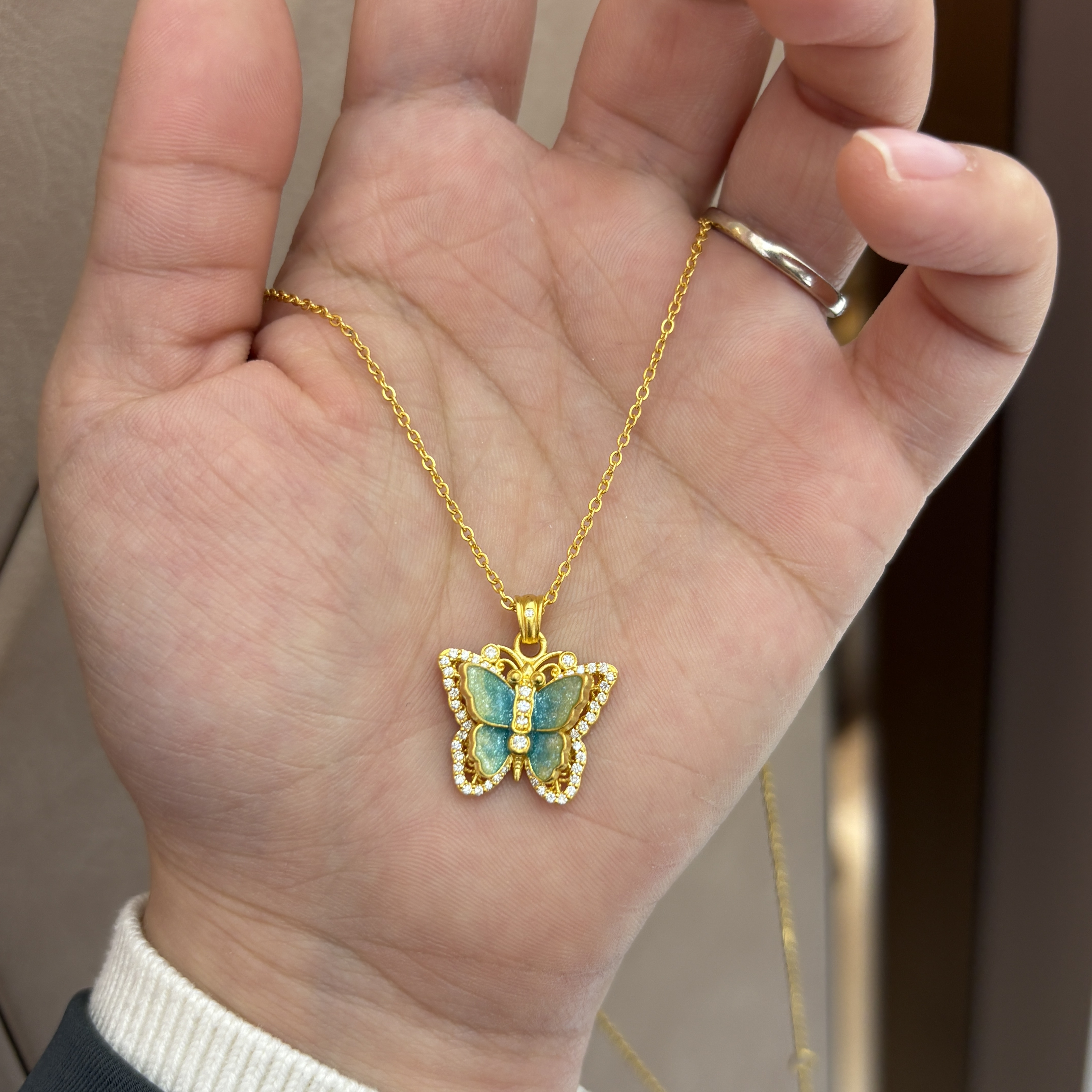 六福珠宝代购 福满传家足金鎏彩蝴蝶黄金镶钻项链 新款专柜正品