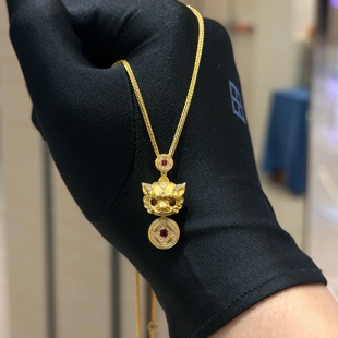 TSL谢瑞麟代购 足金君佩同款眨眼貔貅红宝石点钻黄金项链专柜正品