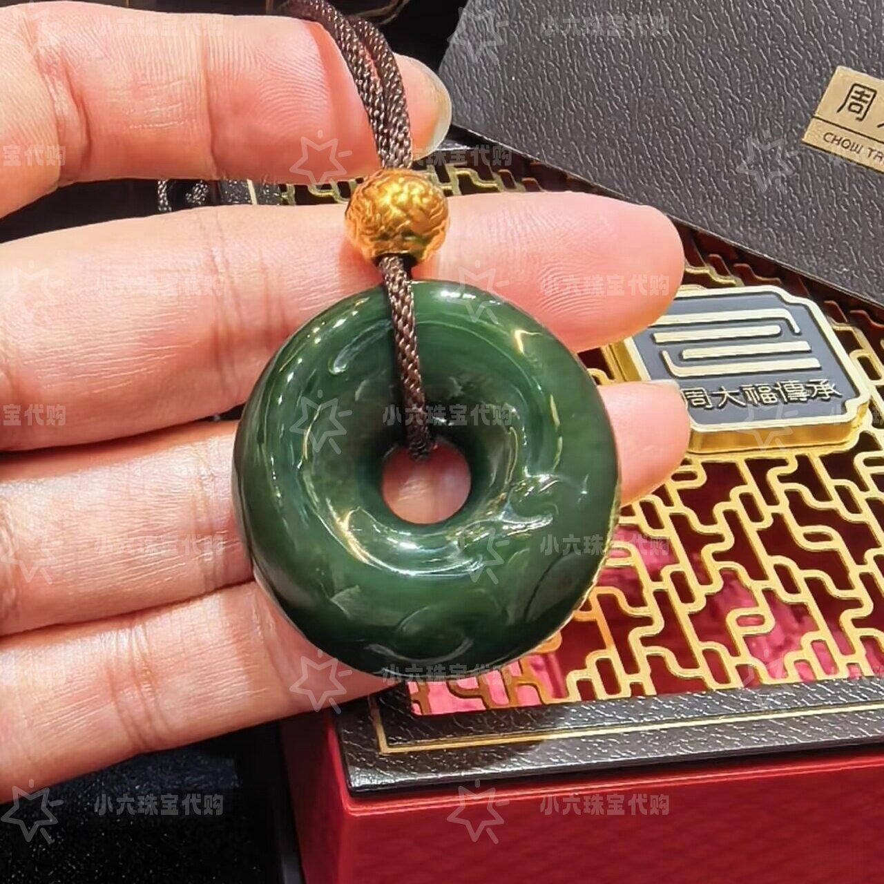 周大福代购 承玉系列平安扣黄金足金和田玉吊坠 碧玉正品J124009