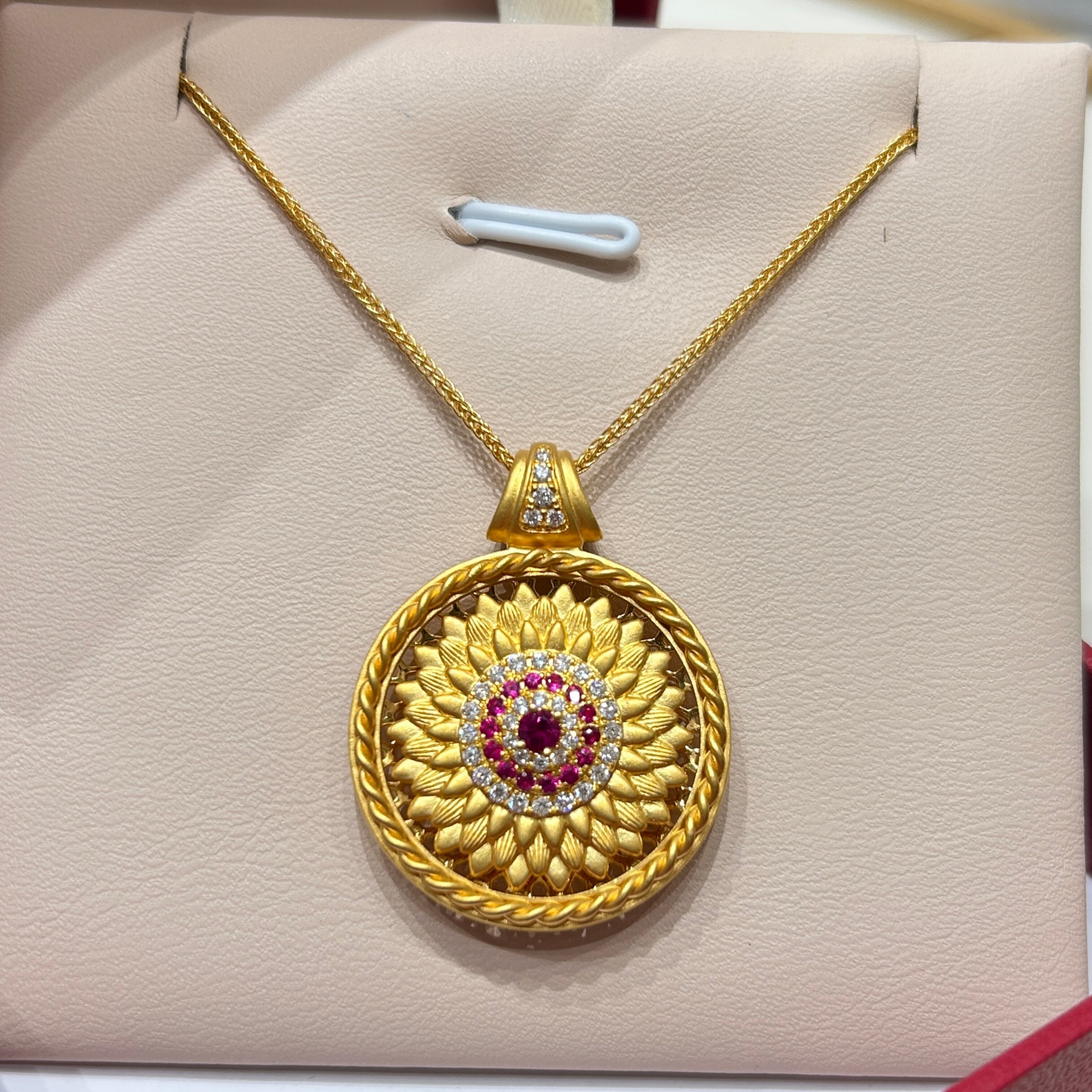 TSL谢瑞麟代购 足金999红宝石莲花可转动黄金钻石项链女 专柜正品