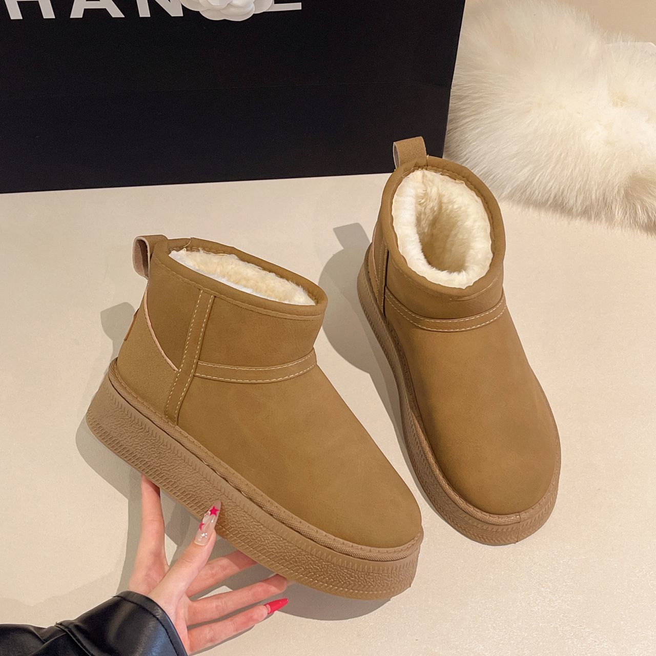 冬季韩版松糕加绒保暖棉鞋复古百搭厚底短筒防滑雪地靴女