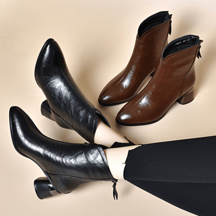 尖头短靴女粗跟软皮秋冬季加绒女鞋中跟高跟鞋棕色马丁靴