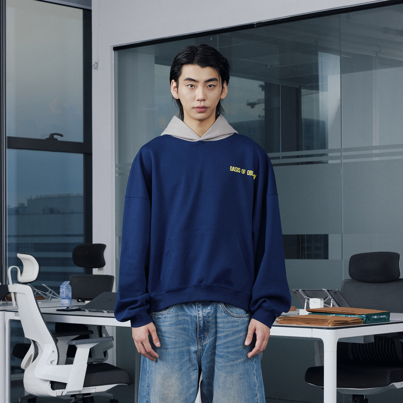 撞色拼接休闲连帽卫衣