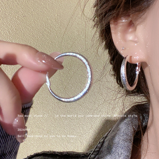 好nice敲百搭 精致闪砂素圈耳环女显脸小方圆脸耳钉轻奢气质耳饰