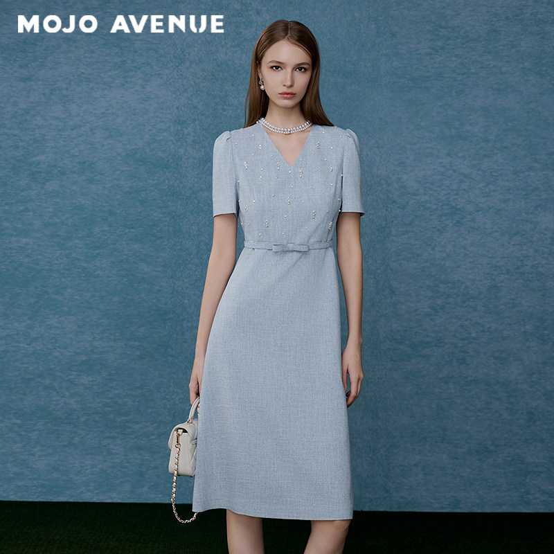 朗姿/MOJO秋新品2026莫兰迪淡雅V领连衣裙钉珠精致收腰A摆中长裙图片