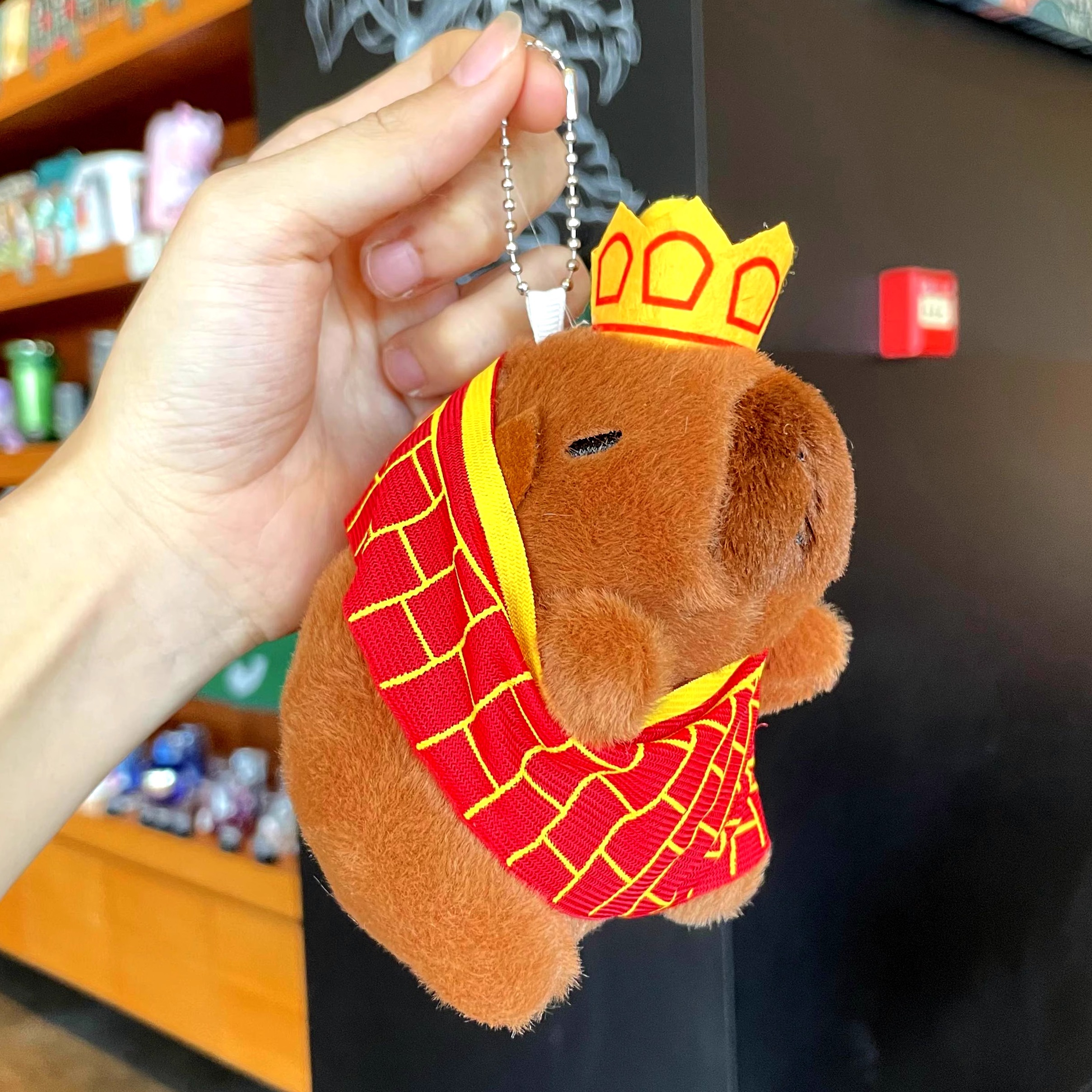 喻枫卡皮巴拉军大衣毛绒唐僧挂件