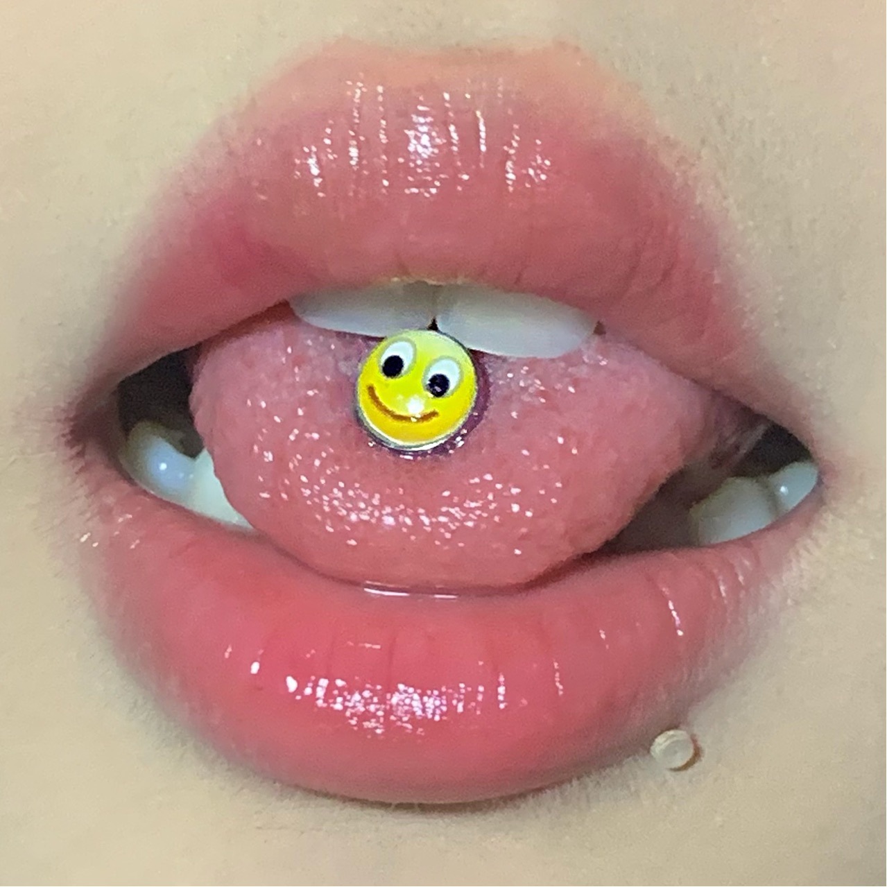 死亡微笑表情舌钉钛合金外螺旋可喝酒夸张搞笑抽象穿刺饰品女舌环