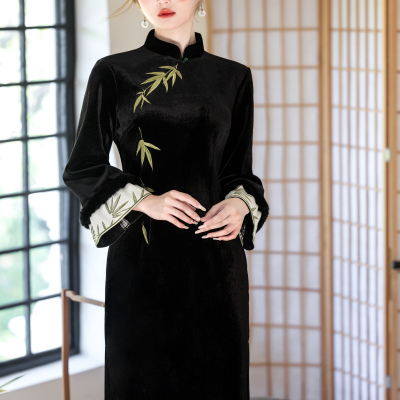 新中式风黑色丝绒刺绣改良旗袍