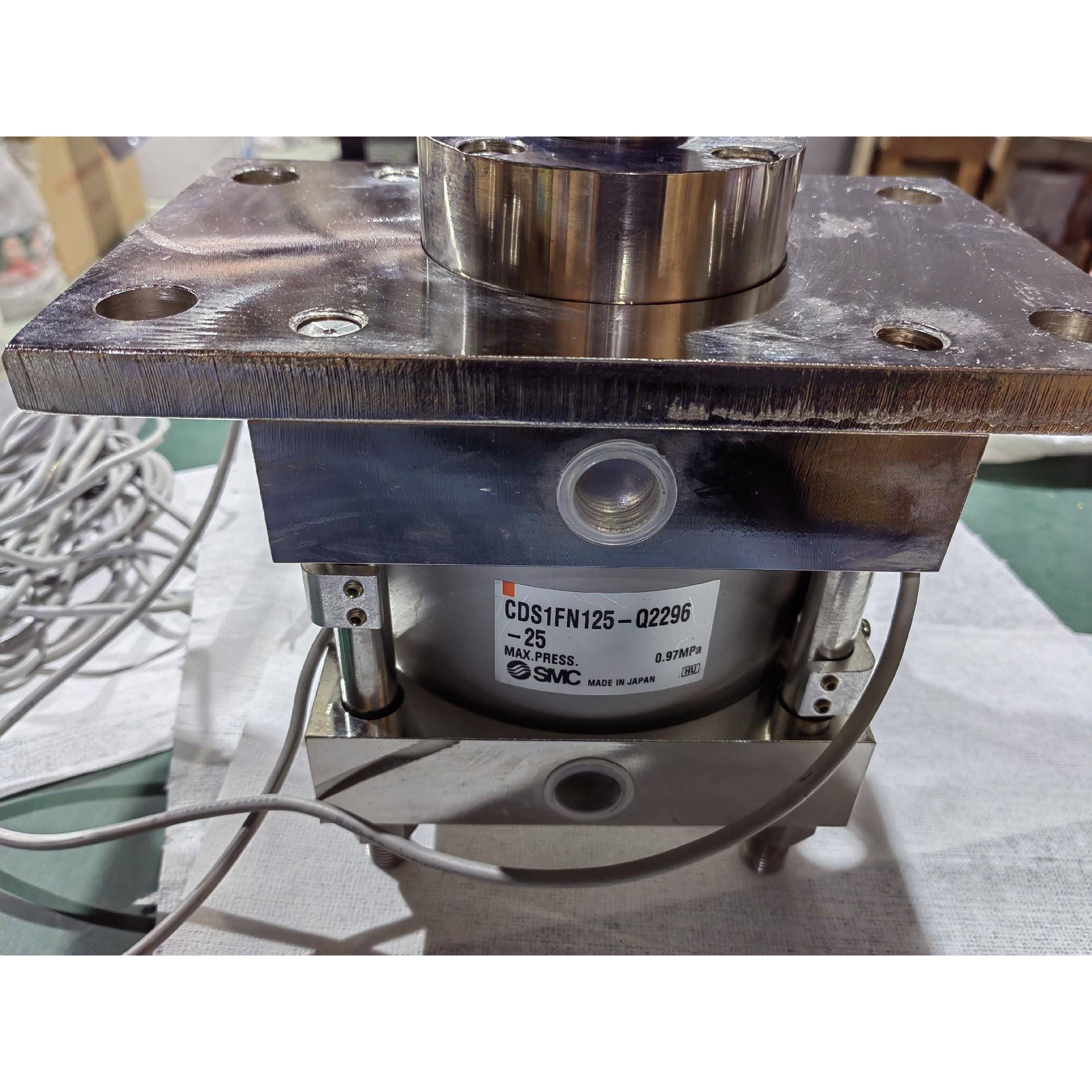 进口SMC气缸CDS1FN125-Q2296-25（带三