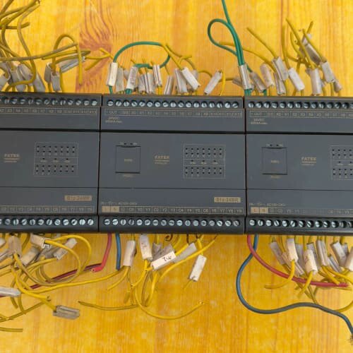 永宏PLC，型号：B1z-24MR2-AC，，实物照