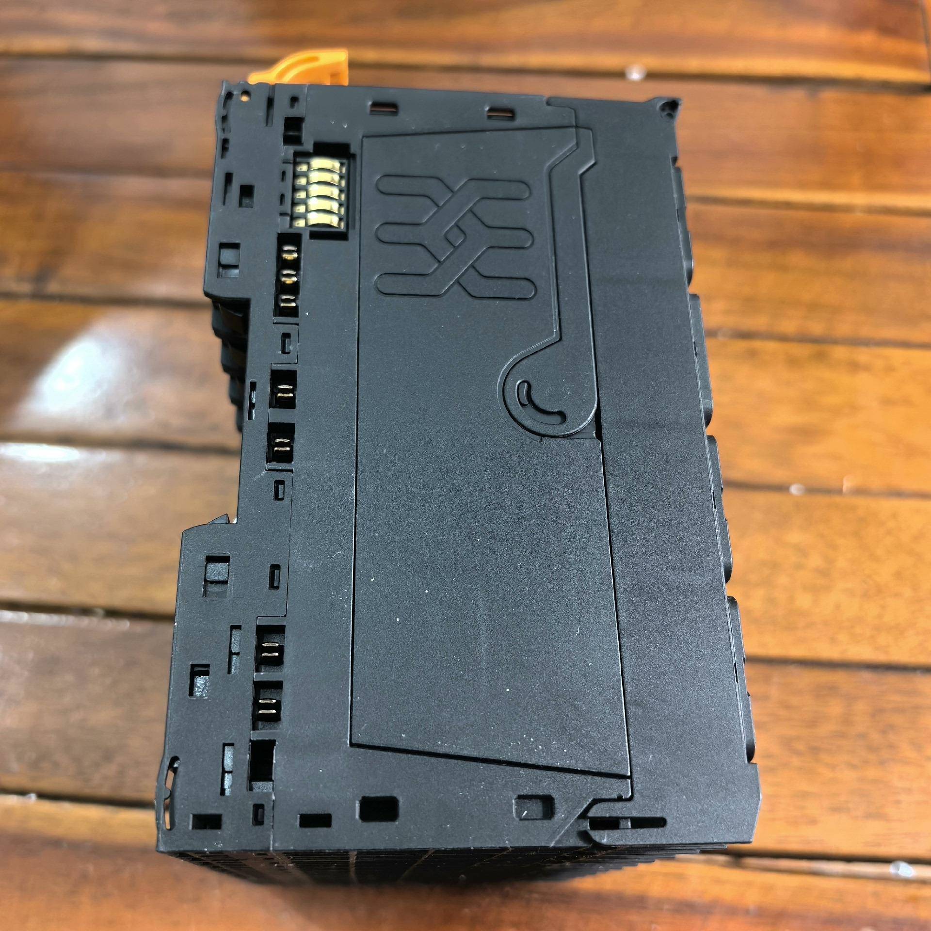 UR20-1COM-232-485-422，