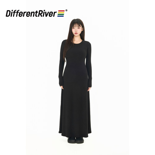 DifferentRiver2024秋冬女款简约简约圆领针织打底长裙