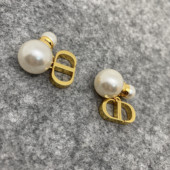 CD字母耳环金色镜面抛光高级感2024年新款 潮时尚 前后珍珠D家耳钉