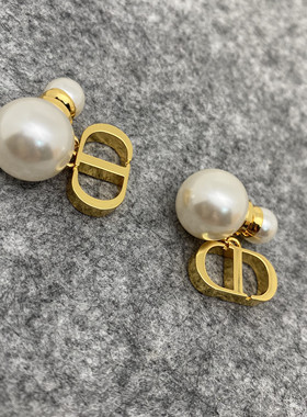 CD字母耳环金色镜面抛光高级感2024年新款潮时尚前后珍珠D家耳钉