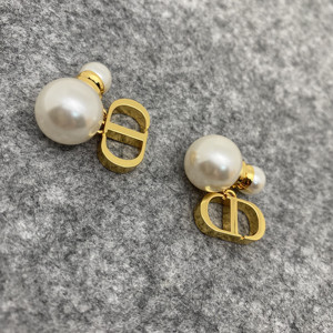 CD字母耳环金色镜面抛光高级感2024年新款潮时尚前后珍珠D家耳钉