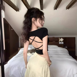 交叉露背带胸垫短款T恤女夏季新款辣妹风修身设计感短袖上衣潮女