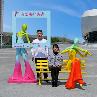 玻璃鋼雕塑音樂人樂隊(duì)造型運(yùn)動員人物小區(qū)公園美術(shù)院大型落地?cái)[件