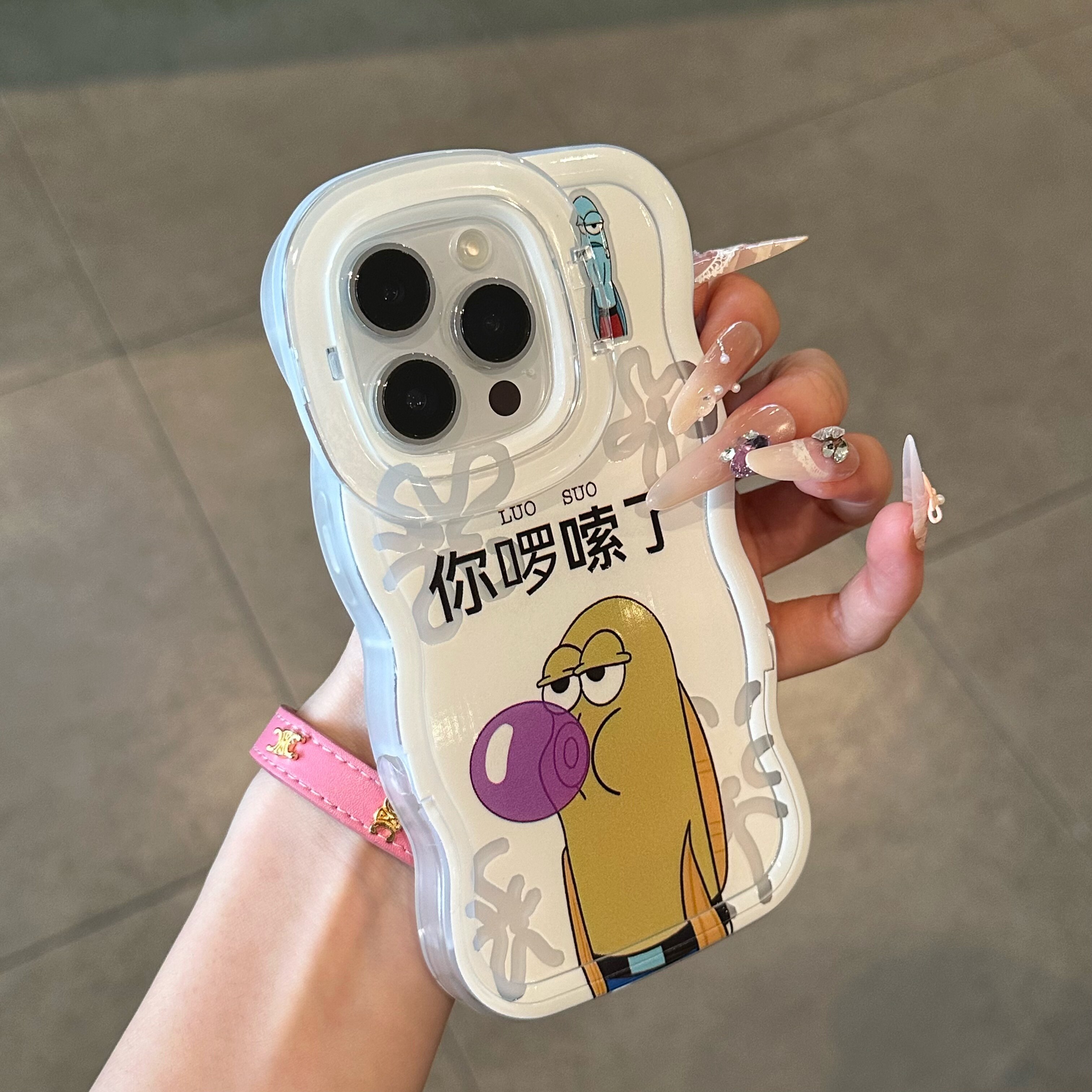 那咋了你啰嗦了适用苹果17promax手机壳iphone16pro新款板凳双功能支架华为Pura90情侣vivoX300防摔小米17pro