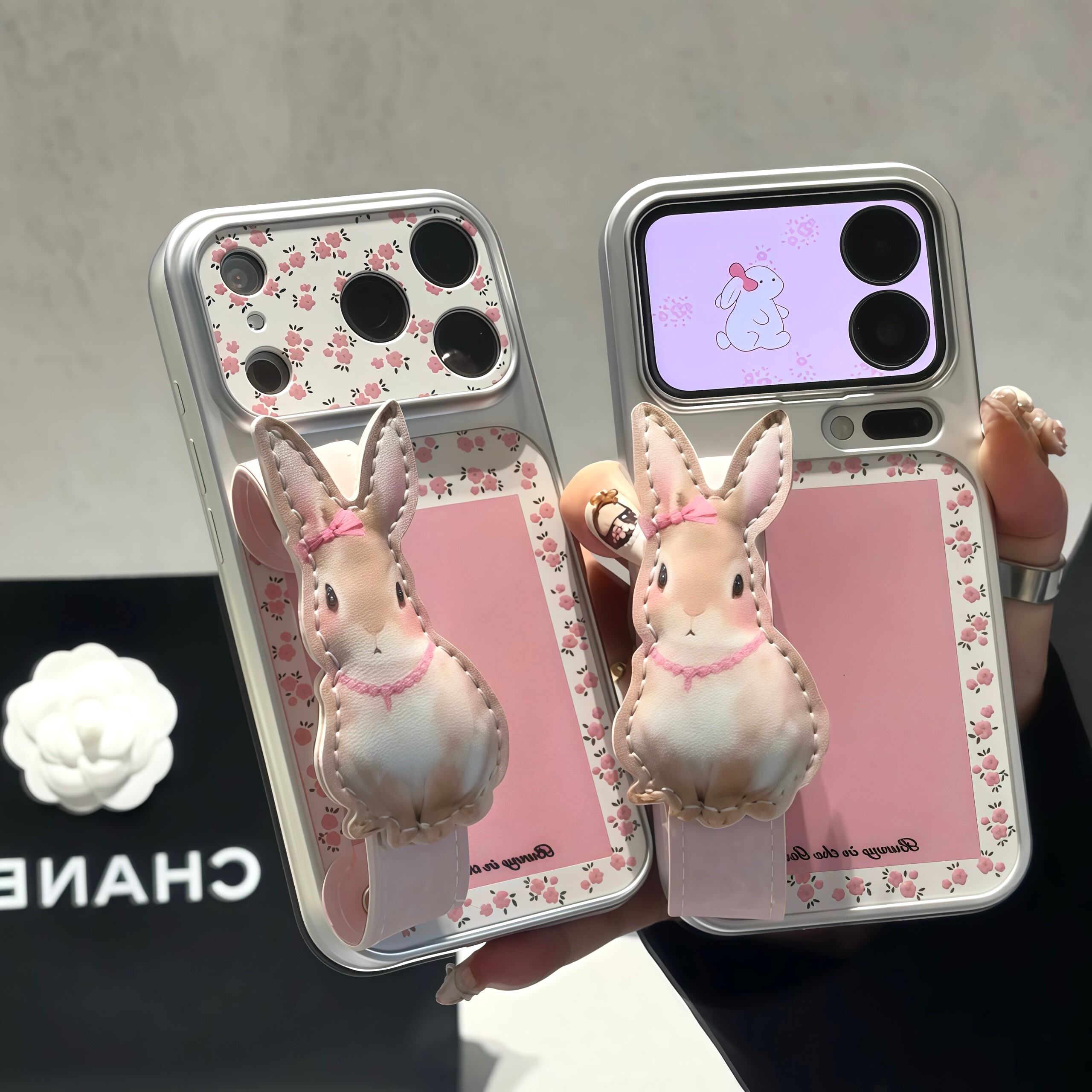 可爱碎花兔兔适用iPhone17Pro苹果18promax小兔腕带手机壳华为PuraXView/90新款电镀秒变壳vivox500小米18pro