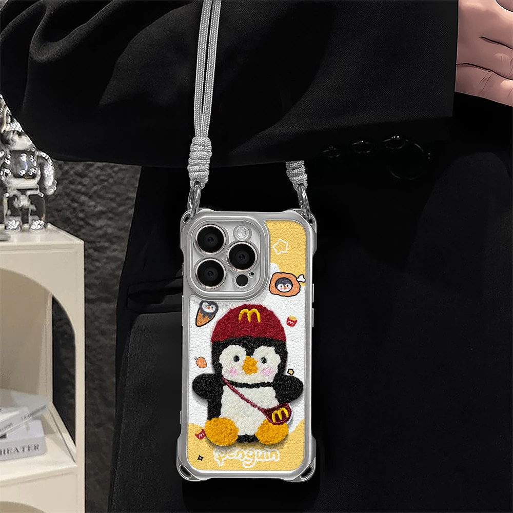 挎包企鹅适用苹果17promax手机壳iphone16新款电镀四角挂绳壳华为mate70荣耀立体企鹅刺绣vivox200小米15OPPO