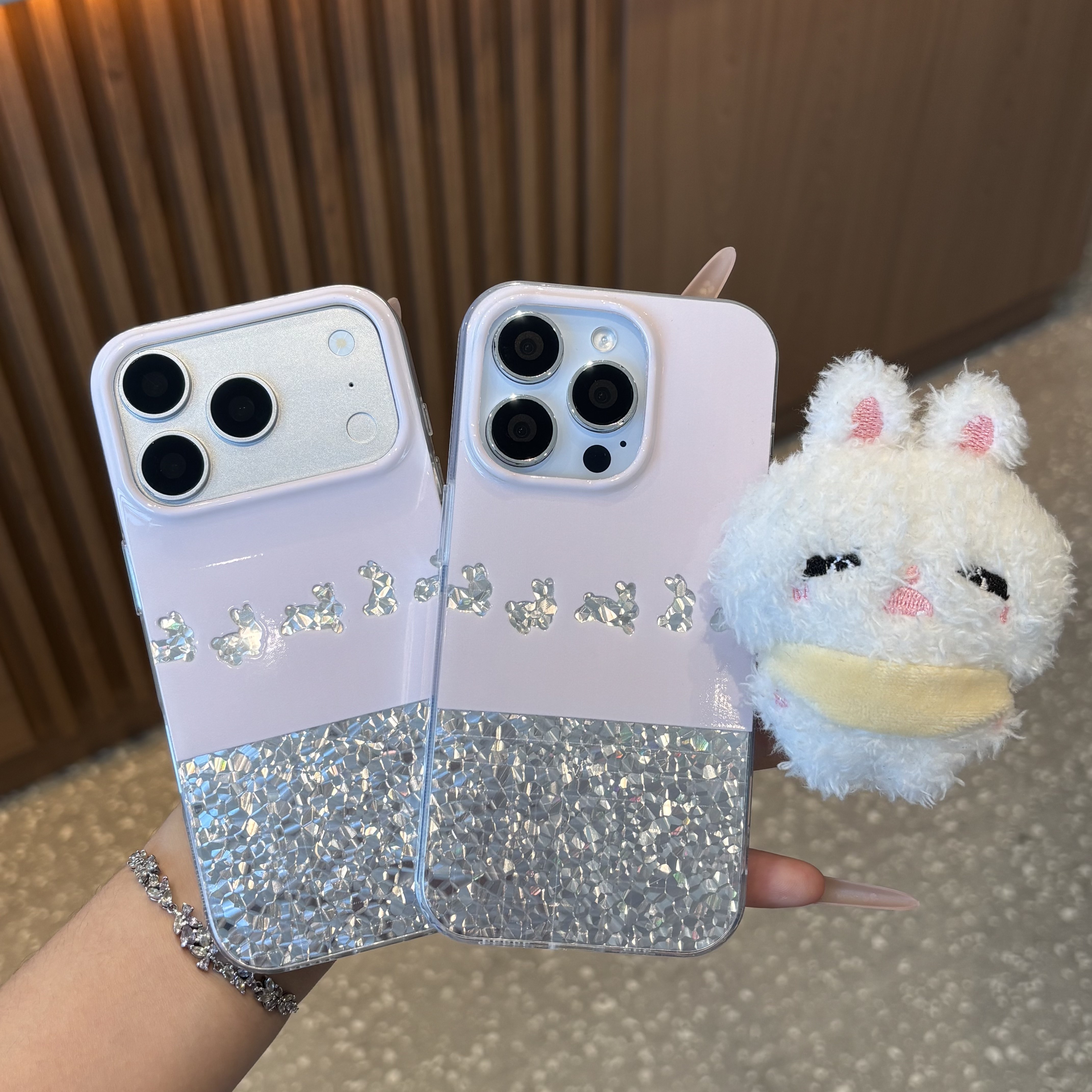 梦幻碎钻兔子适用苹果18promax/Duo手机壳iPhone17Pro新款大孔钻石纹OPPO华为Pura80vivoX300手机套小米17pro
