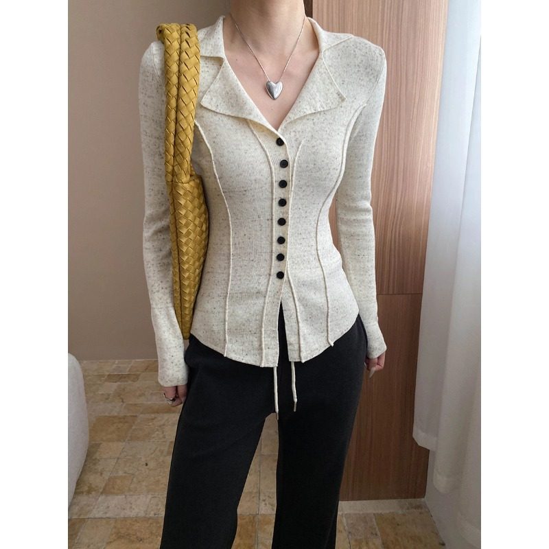 司南 纸片人既视感 立体双缝线V字小翻领修身显瘦针织衫