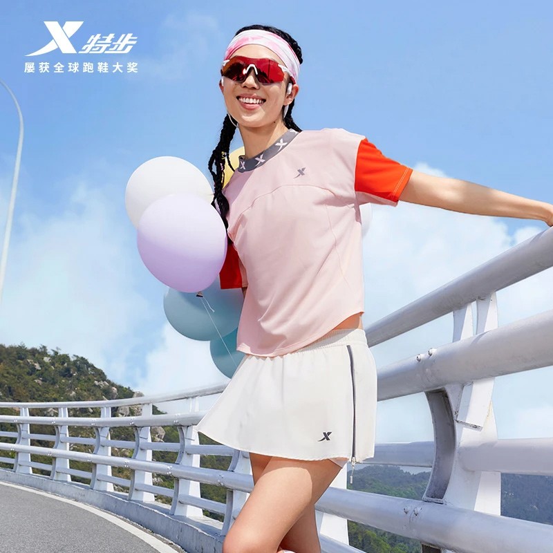 特步女跑步短袖速干透气高弹马拉松欧若拉动感t恤975228010402PB