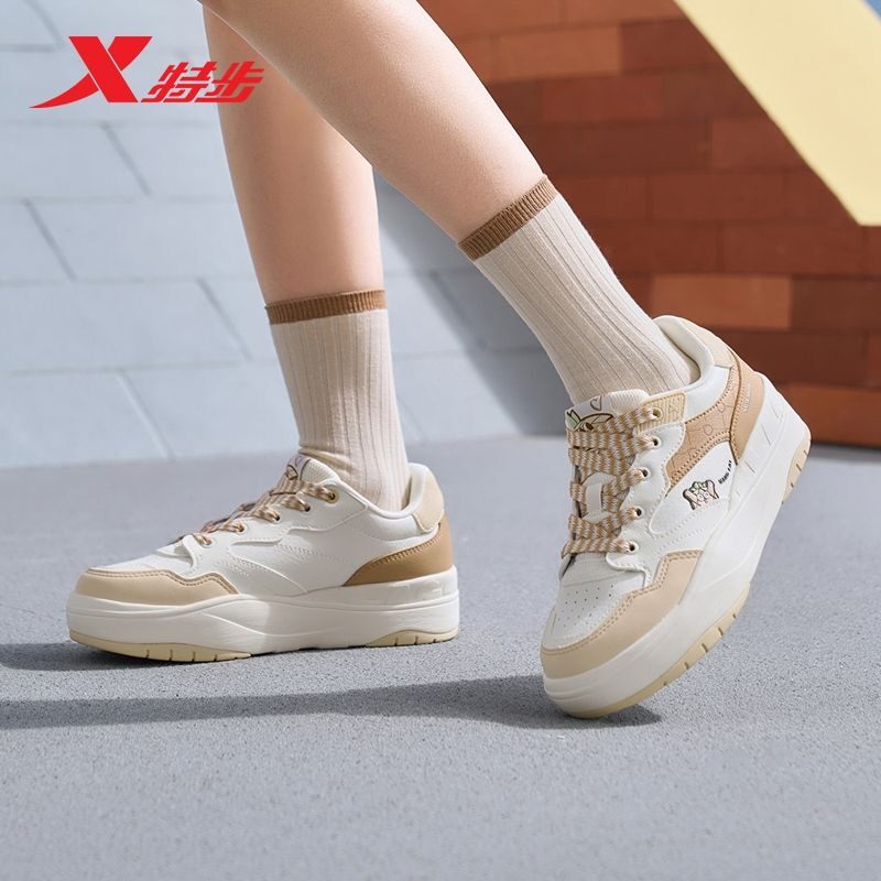 特步女板鞋轻便百搭休闲