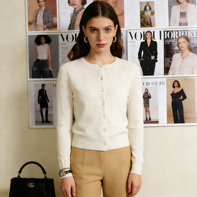 大朗毛衣工厂定制圆领针织开衫修身短款简约温柔风细腻针织春秋