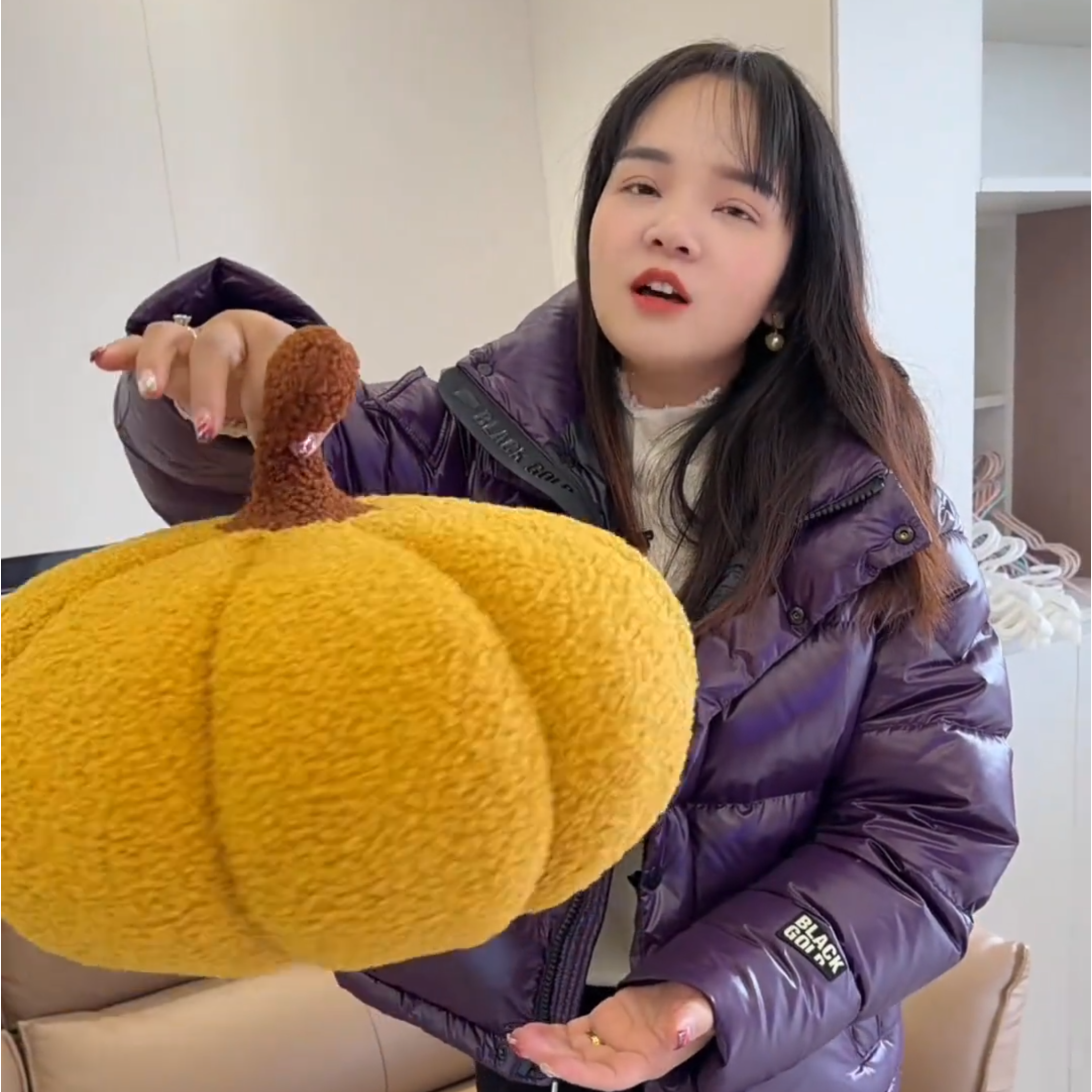 2026新款万圣节南瓜抱枕客厅沙发网红靠垫车内装饰靠枕床头腰靠