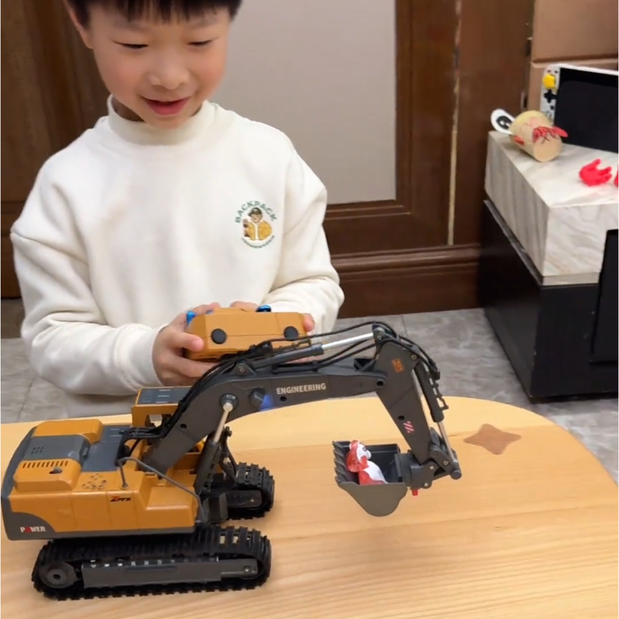 儿童电动遥控挖掘机玩具男孩3-6岁六通合金履带工程车模型,玩具/童车/益智/积木/模型,车模,淘宝优惠券,粉丝福利购,淘宝优惠卷