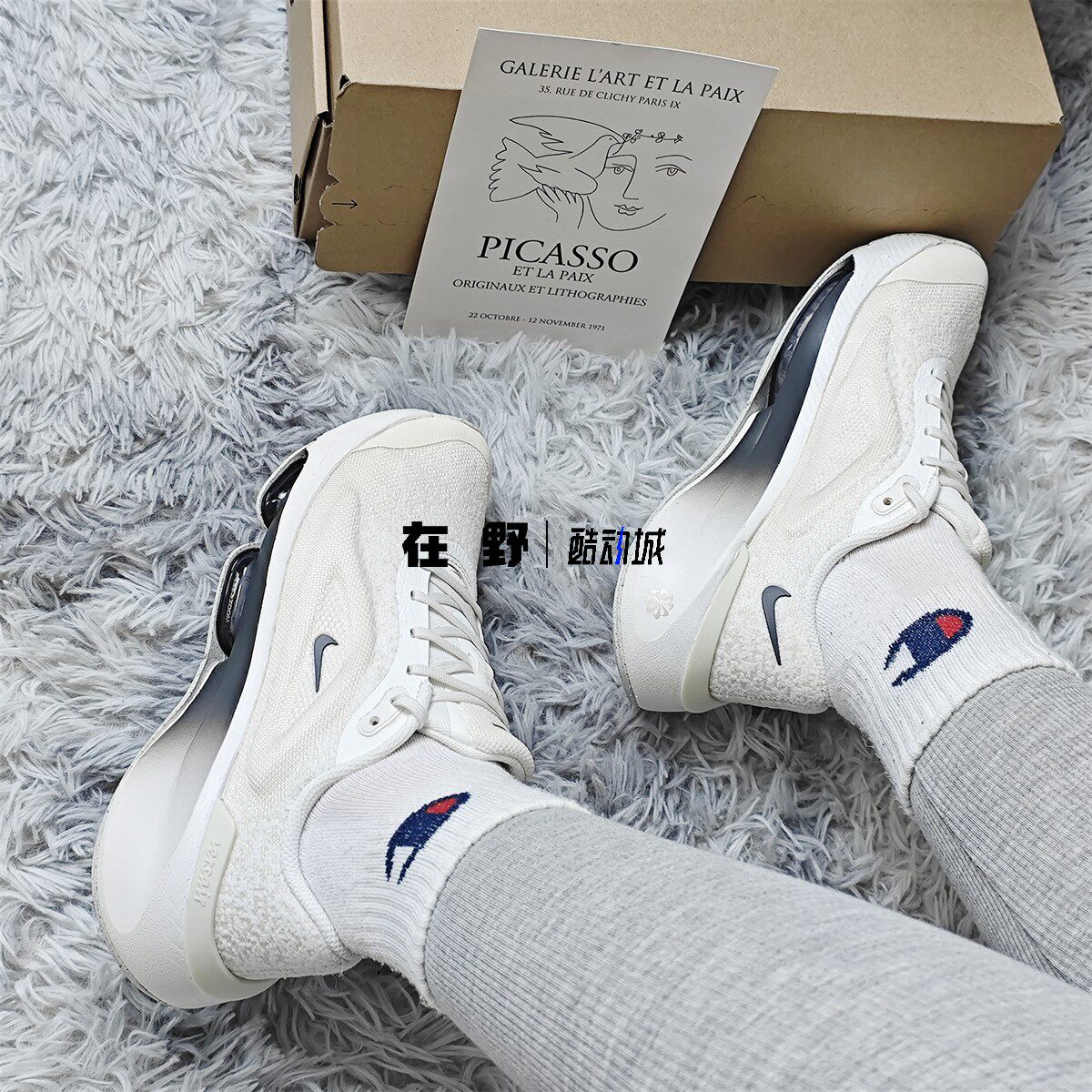 耐克Nike女子气垫跑步鞋Versair米白缓震增高训练鞋DZ3547-105