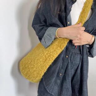 2025秋冬新款 黄果树毛绒绒软糯单肩斜挎背包 新款百搭水桶包