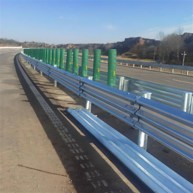 高速公路两波双波形护栏 三波防撞镀锌喷塑波形梁护栏板