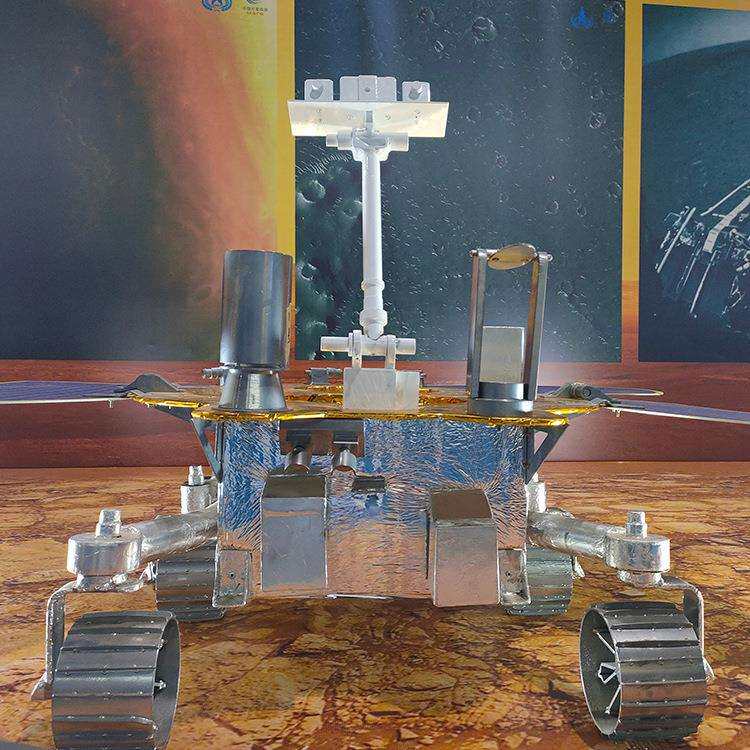 祝融号火星探测车仿真模型制作铁艺科技馆航天主题展互动道具